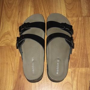 Black sandals size 7
